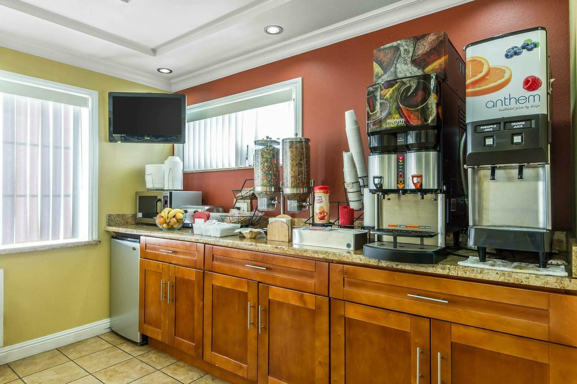Rodeway Inn & Suites Near The Coliseum & Arena Oakland Zewnętrze zdjęcie
